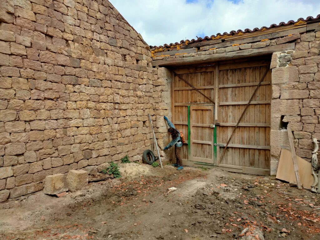 almacén piedra y madera