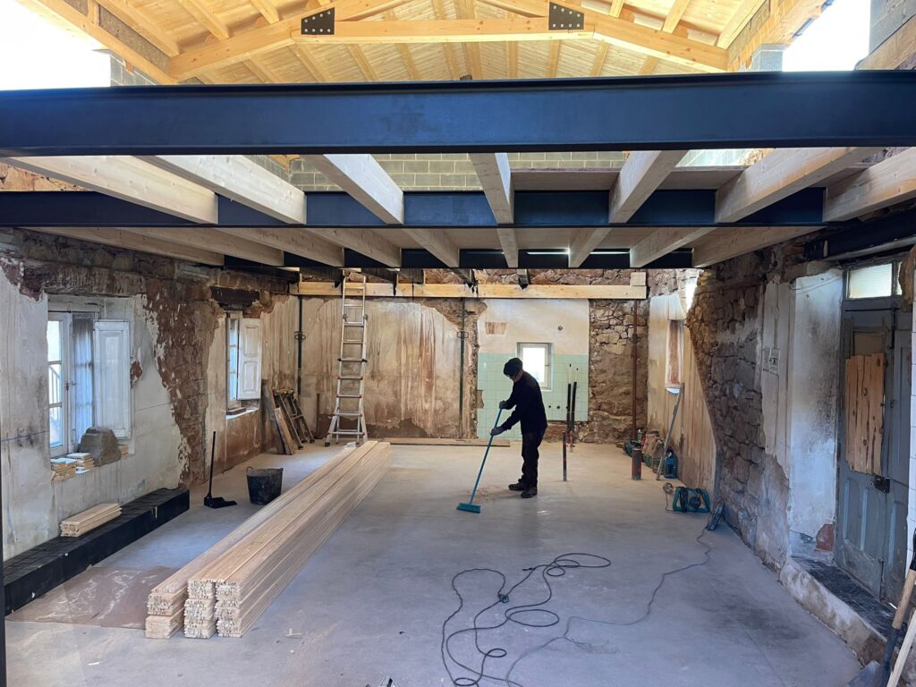 BEATRIZ RAIZ PIEDRA MADERA REHABITAR TRADICIÓN TALLER MUSICA MANELGIL OMITSU_02