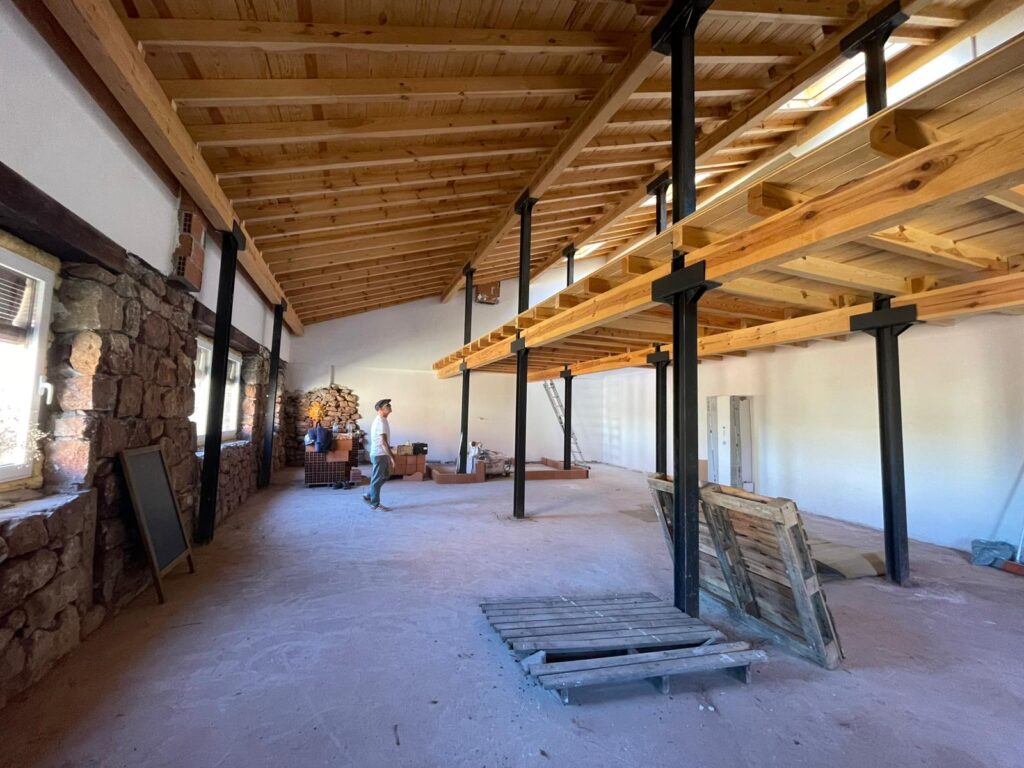 HILARIA RAIZ PIEDRA MADERA HIERRO PROCESO REHABITAR TRADICIÓN INDUSTRIAL LOFT RURAL_01