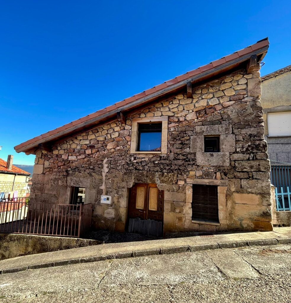 HILARIA RAIZ PIEDRA MADERA HIERRO PROCESO REHABITAR TRADICIÓN INDUSTRIAL LOFT RURAL_04