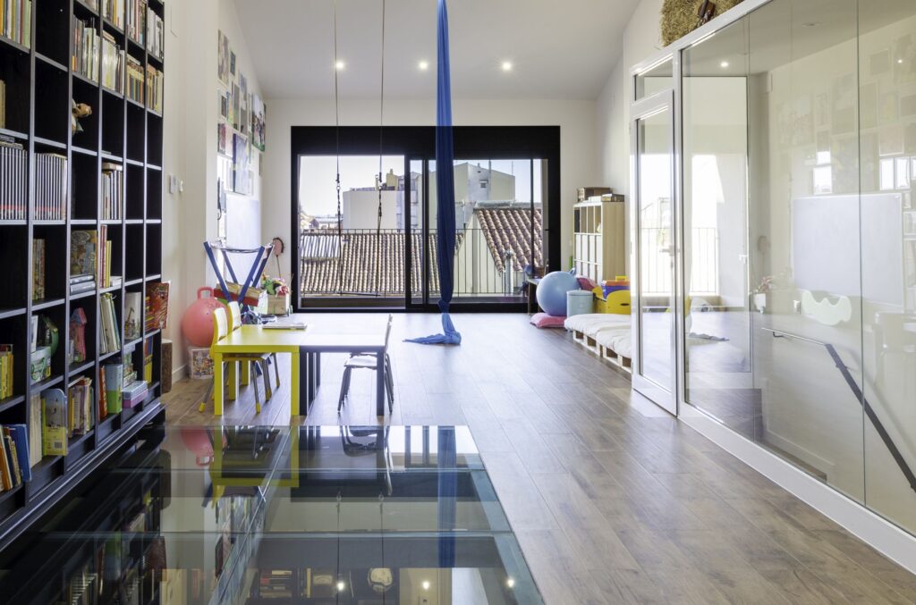 IRENE TARRASA FAMILIA LUZ INTERIOR REHABITAR MINIMO 04